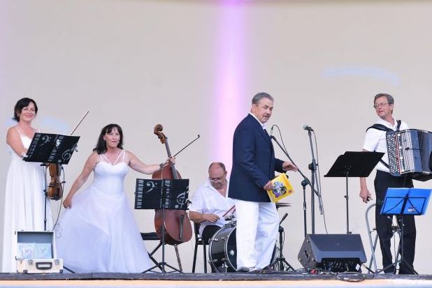 Koncert zespołu CLASSIC REVIEW