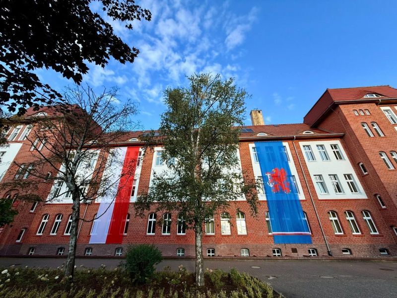 W barwach jubileuszu. Miasto udekorowane flagami z okazji 80-lecia polskiego Świnoujścia i 35-lecia samorządności